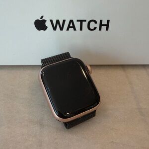 Apple Gold SE 40mm Watch with Black Apple Milanese Band